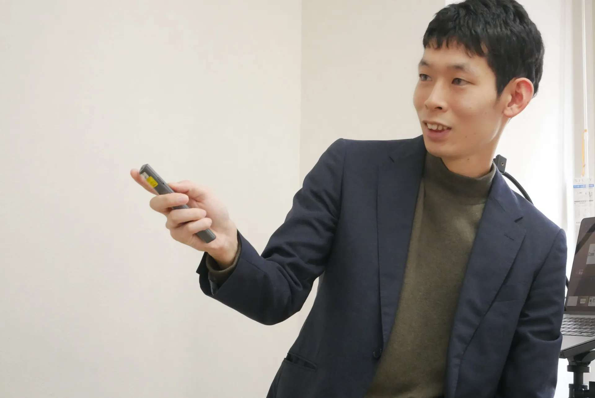 セミナーで解説する代表の徳山智秀